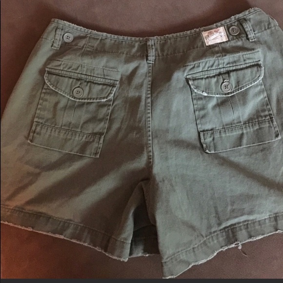 Shorts - Picture 2 of 3